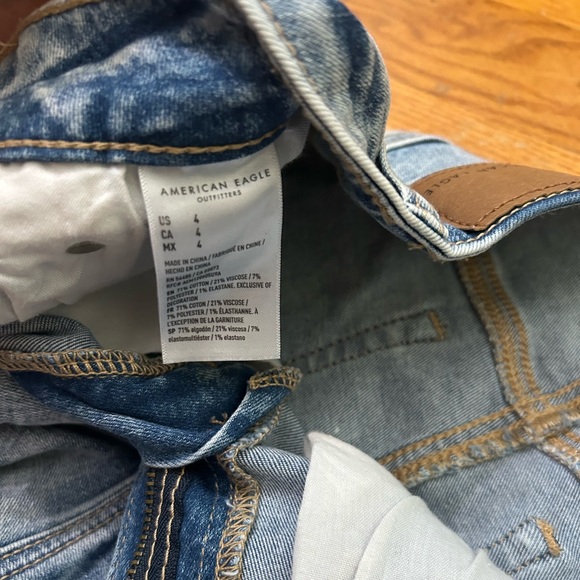 American Eagle “Midi” Jean Shorts | Light Wash | Size 4 - Picture 6 of 6